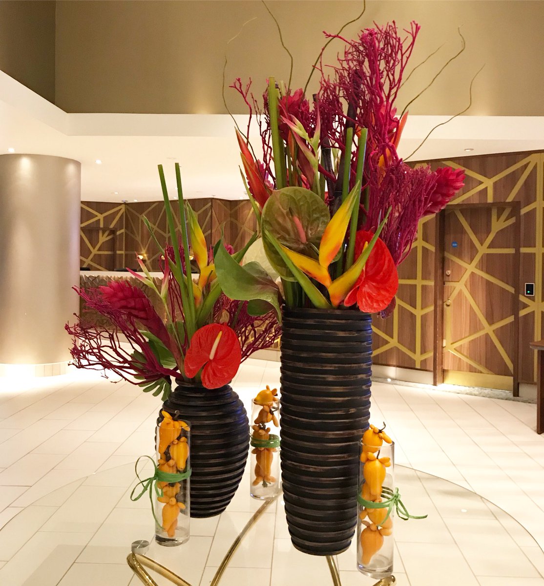 TheRandaliser's tweet photo. Randall goes tropical @RW_Birmingham @gentinghotelRWB #designef #floraltutorial #flower #amazon #tropical #blooms #display https://t.co/Dl1KpkuPiE