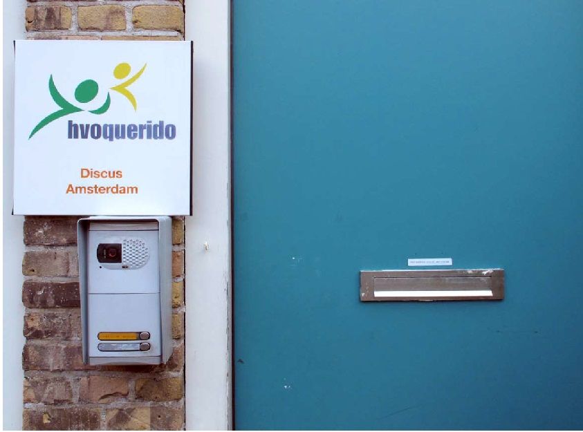 In project Discus Amsterdam krijgen dak- en thuislozen een eigen huis. Een multidisciplinair team begeleidt hen, helpt hun inkomen beheren, maar neemt het stokje niet over. De resultaten zijn verbluffend. (€) buff.ly/2KtdSPG @PetraHunsche