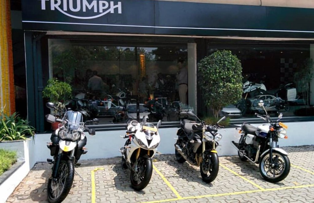 BikeBuyerIndia's tweet photo. Triumph Pune completes Fantastic 4 years in India. Cheers to many more years of championing the passion for delivering an exceptional riding experience.
#Fantastic4 #TriumphPune #ForTheRide via @IndiaTriumph Triumph Motorcycles Triumph - B. U. Bhandari https://t.co/z8XtkkfTKi