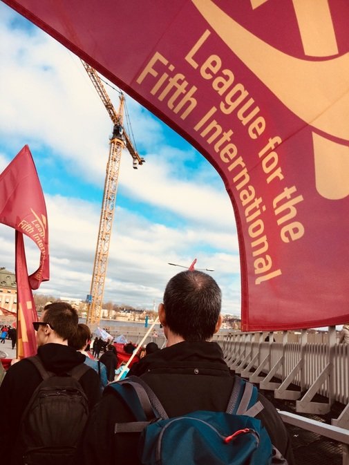 arbetarmakt's tweet photo. #RöttForum hade ett block med drygt 200 personer i V:s tåg i Sthlm på #1maj. #Arbetarmakt deltog i detta antikapitalistiska block som visade att det finns en klasskampsorienterad vänster. #förstamaj #vpol #vänster #trotskism https://t.co/9VKJ71e2y1
