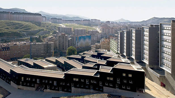 De la ‘vivienda para todos’ a ‘un hogar para cada uno’: ‘Housing the Basque Country’ resume 37 años de vivienda pública en Euskadi dlvr.it/QRSpry
