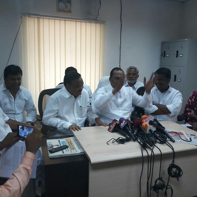 chmallareddyMLA's tweet photo. Participated in Press Meet along With MLA Sayanna Garu,Board Vice-president Ramakrishna Garu and cantonment Board Members regarding issues Pending in Secunderabad Cantonment Board
- Secunderabad Cantonment Board
#MPMallaReddy #TRS #Malkajgiri #PressMeet #PendingIssues https://t.co/nfrKFX6ChQ