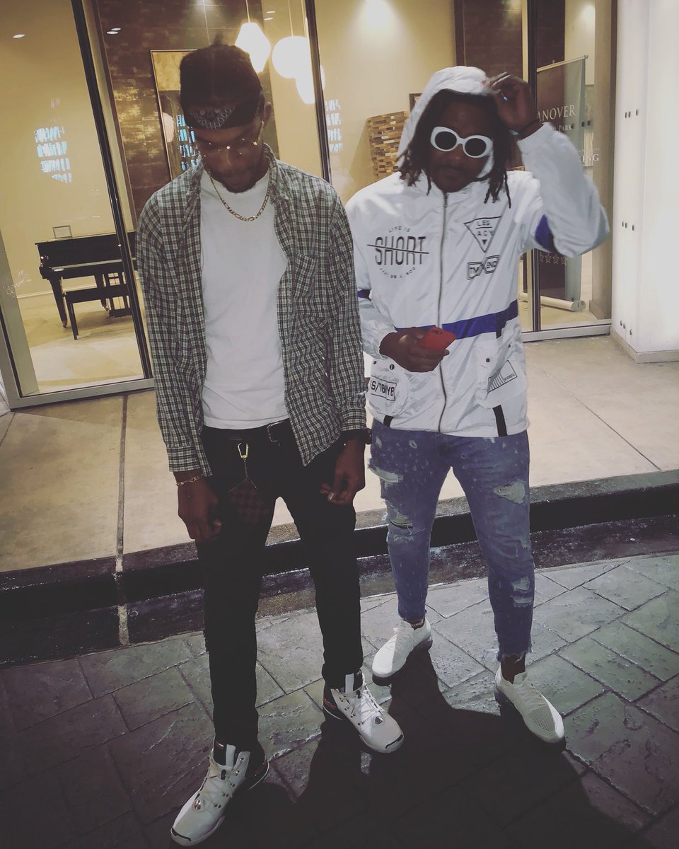 ced_dagreat's tweet photo. Me and my nigga @baROBobama been tight since grade school!! https://t.co/BakkpRuBCQ