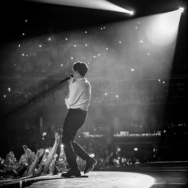 AlexandrosCosta's tweet photo. @BradleyWillSimpson of @TheVamps
.
#TheVamps #NightandDayTour https://t.co/RjI9t5mRbh https://t.co/TDiDr0YcNe