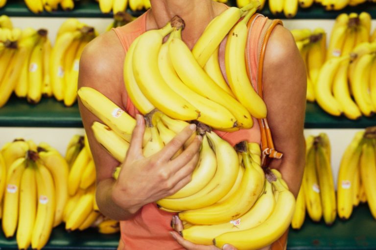 hootex_com's tweet photo. If You Love Eating Bananas, Here is What You Should Know (number 3 is very important)! https://t.co/Y27jVJtNjW https://t.co/OcAQwMXNT5