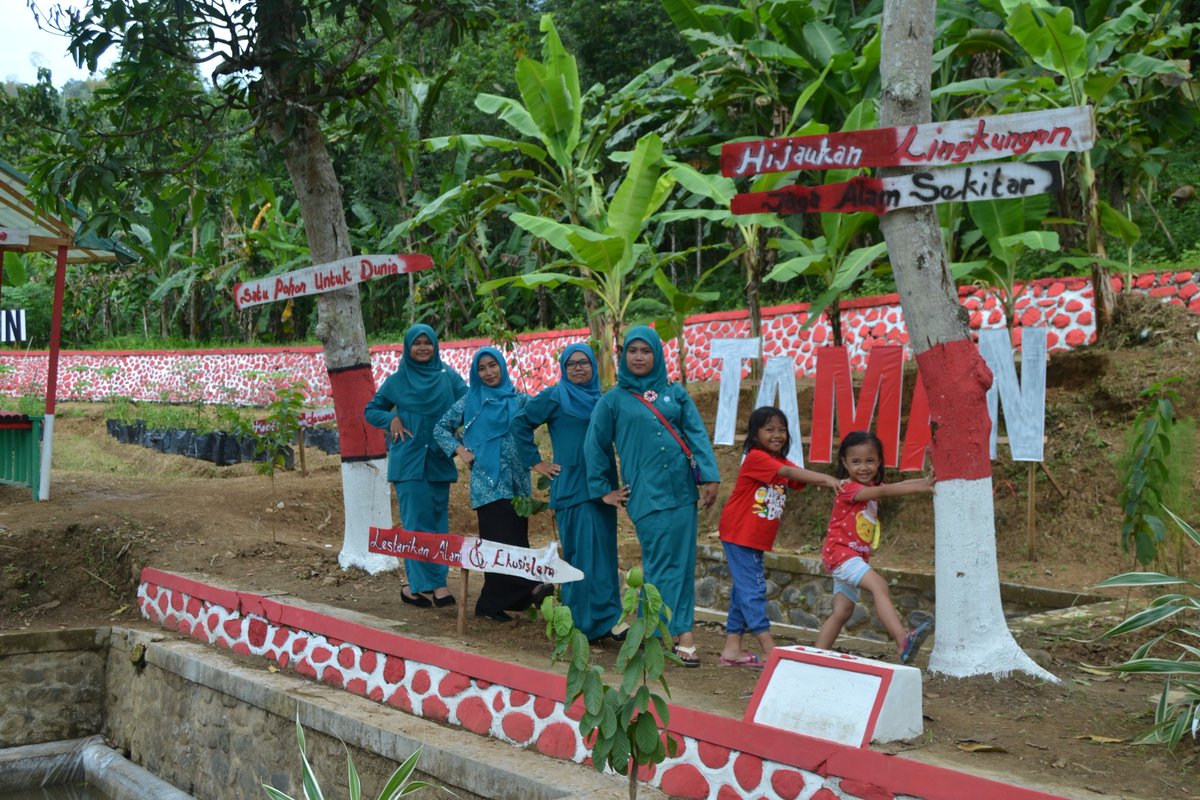 Katmuji3's tweet photo. #DaridesamembangunIndonesia bergaya di mini Taman Teknologi Pertanian Desa Pagutan bersama @Katmuji1 @P3MDPacitan @MualiminMaldini @Wibowowilujeng @surya_sejati @agus_misni @amrudinnejad1 @kpw4jatim @byan_de @taufikmadjid71 https://t.co/BnDrY4xP0H