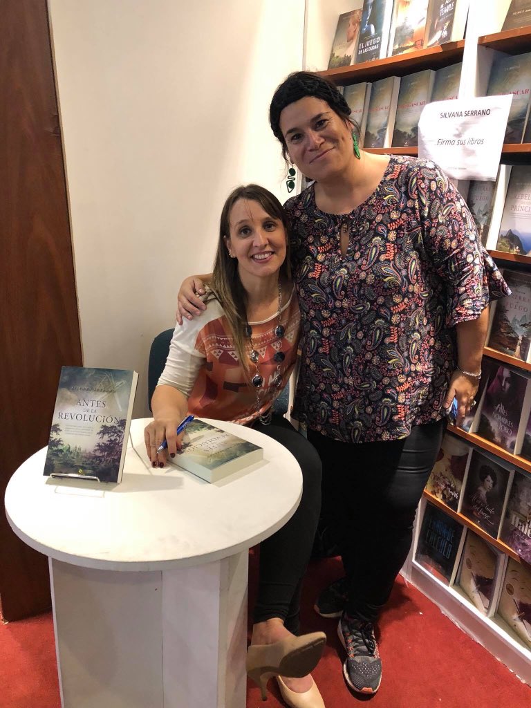 paokar72's tweet photo. Firma de una gran escritora @silserrano73 en @ferialibro @vestaleseditora https://t.co/B3W775RAhh
