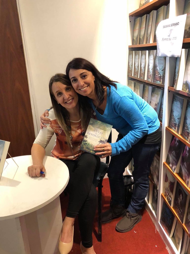 paokar72's tweet photo. Firma de una gran escritora @silserrano73 en @ferialibro @vestaleseditora https://t.co/B3W775RAhh