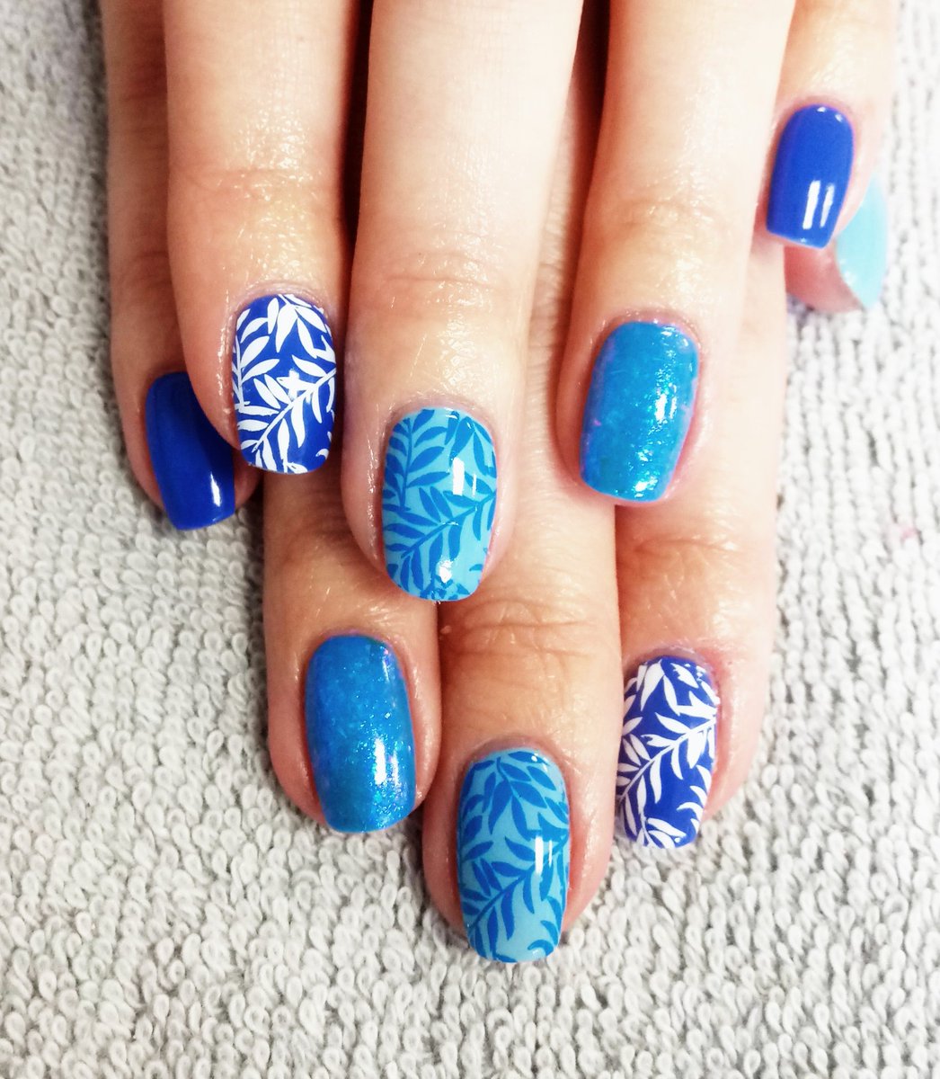 Laura227709's tweet photo. I am in love with these 😍 😍 😍 #stafford #wdyt #nails #beauty #shellac #CND https://t.co/EZwTS3uTVE