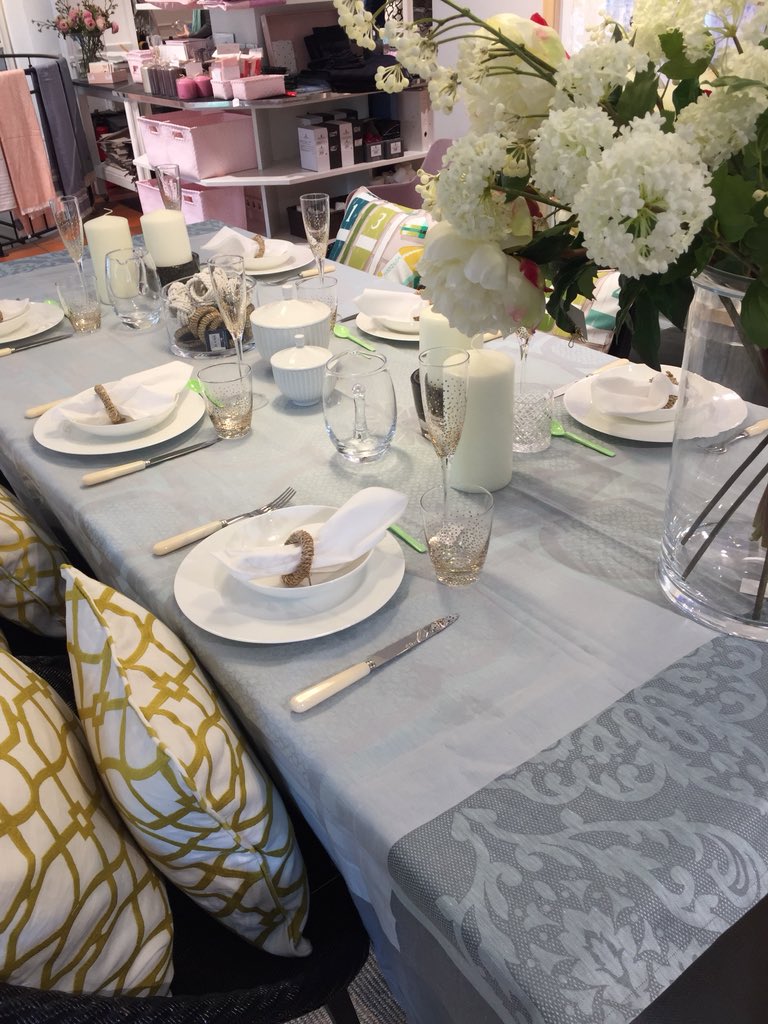 Focus_Einrichtu's tweet photo. Gedeckter #Frühstückstisch mit Porzellan von #Dibbern Schale ab 32,00€ Teller ab 44,00€ 
bei uns in #schwabing https://t.co/738whhMEAY