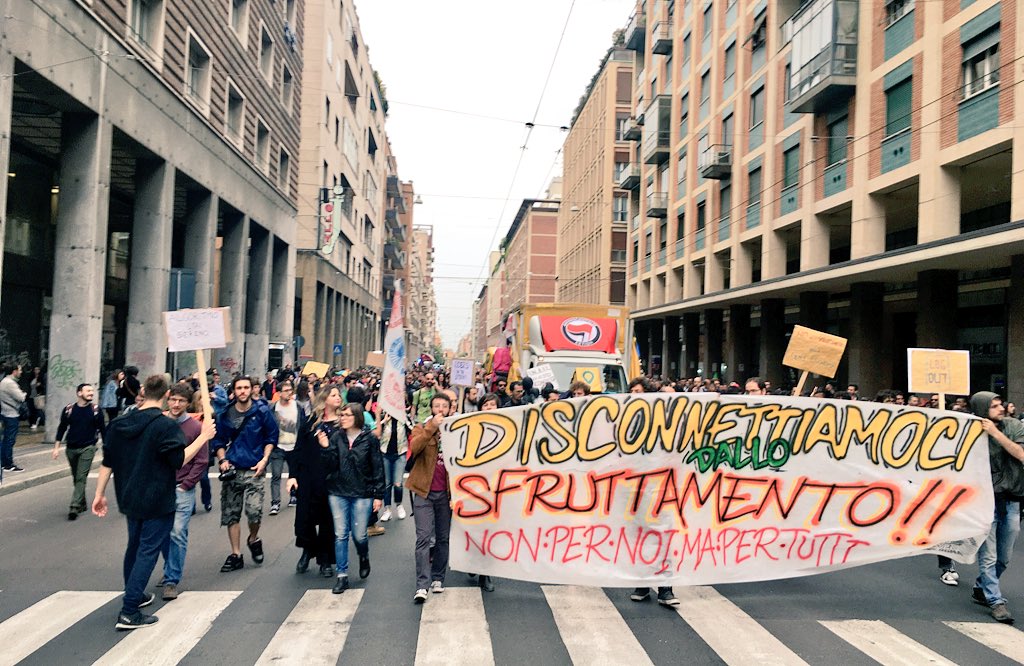 LabPazProject's tweet photo. May Day Parade #RidersPride ieri in centinaia a #Bologna a supporto di #RidersUnion contro un lavoro privo diritti e tutele, per rompere il paradigma lavorista, per un reddito di base. Per liberarci dai ricatti! #logout #mayday https://t.co/A0wGP530hM