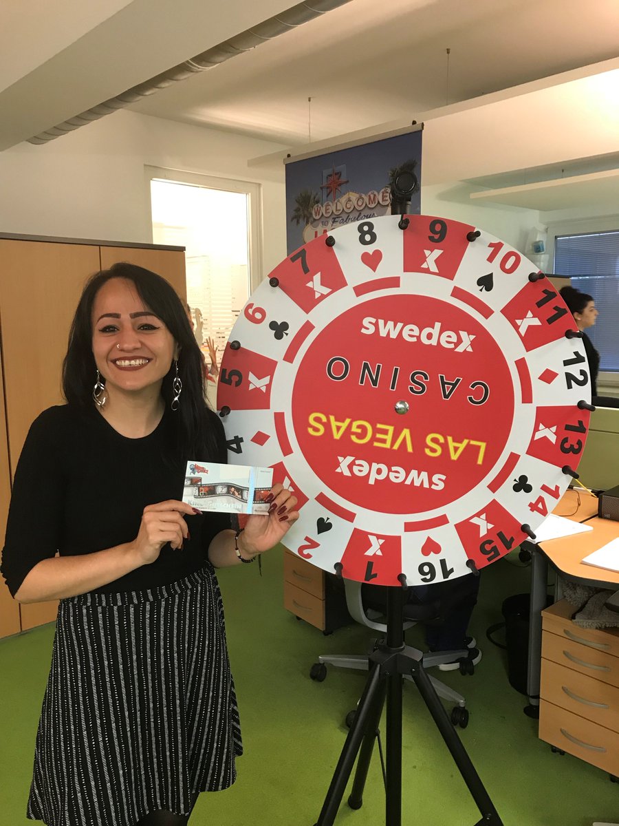 swedex_eu's tweet image. Gewinne für tolle Leistungen: Frau Harman freut sich beim Mitarbeiterzocken in der Akquise über einen Kinogutschein.🎬 #swedex #tolleleistung #mitarbeiter Werde auch ein Teil von swedex &amp;gt;&amp;gt; swedex-jobs.de