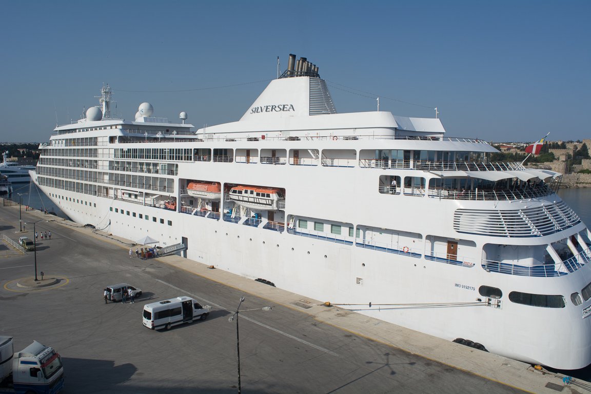 deckchairblog's tweet image. It's a full house today in Rhodes, Greece - and @Silversea 's #SilverWhisper looks fantastic in the early-morning sun. #cruise #cruisetravel