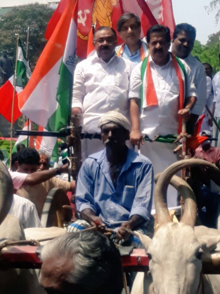 ShashiTharoor's tweet image. Rode a bullock cart to Raj Bhavan in Thiruvananthapuram today w/@chennithala &amp;amp; @mmhassan to protest the unjust rise in taxes on patrol&amp;amp;diesel which have hurt the aam aadmi. @INCIndia @INCKerala demand the withdrawal of unreasonable taxes on fuel which drive up all prices