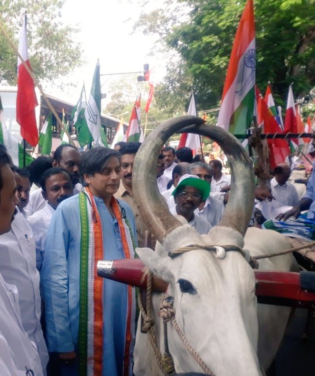 ShashiTharoor's tweet image. Rode a bullock cart to Raj Bhavan in Thiruvananthapuram today w/@chennithala &amp;amp; @mmhassan to protest the unjust rise in taxes on patrol&amp;amp;diesel which have hurt the aam aadmi. @INCIndia @INCKerala demand the withdrawal of unreasonable taxes on fuel which drive up all prices
