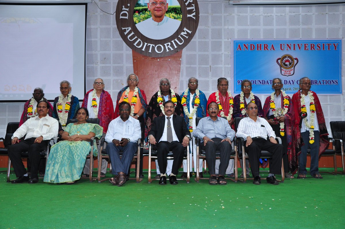AUVC_OFFICIAL's tweet photo. Celebrated the 93rd Foundation Day of Andhra University and felicitated Octogenarians of this great University on 26 April 2018 https://t.co/eQkvVL7Ukw