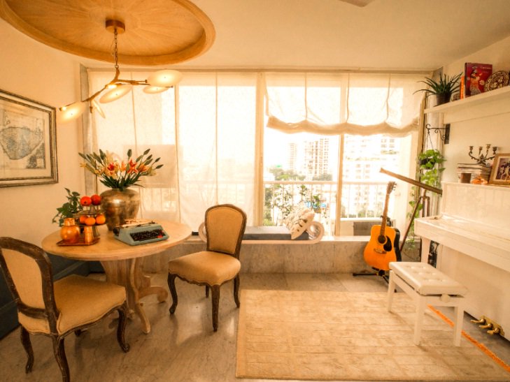 NariKesari's tweet photo. Beautiful Inside Pics of @Asli_Jacqueline breezy sea-facing Mumbai Apartment like a Mini Paris.
#JacquelineFernandez #MiniParis #Mumbai #Apartment https://t.co/47dD8MkqZW