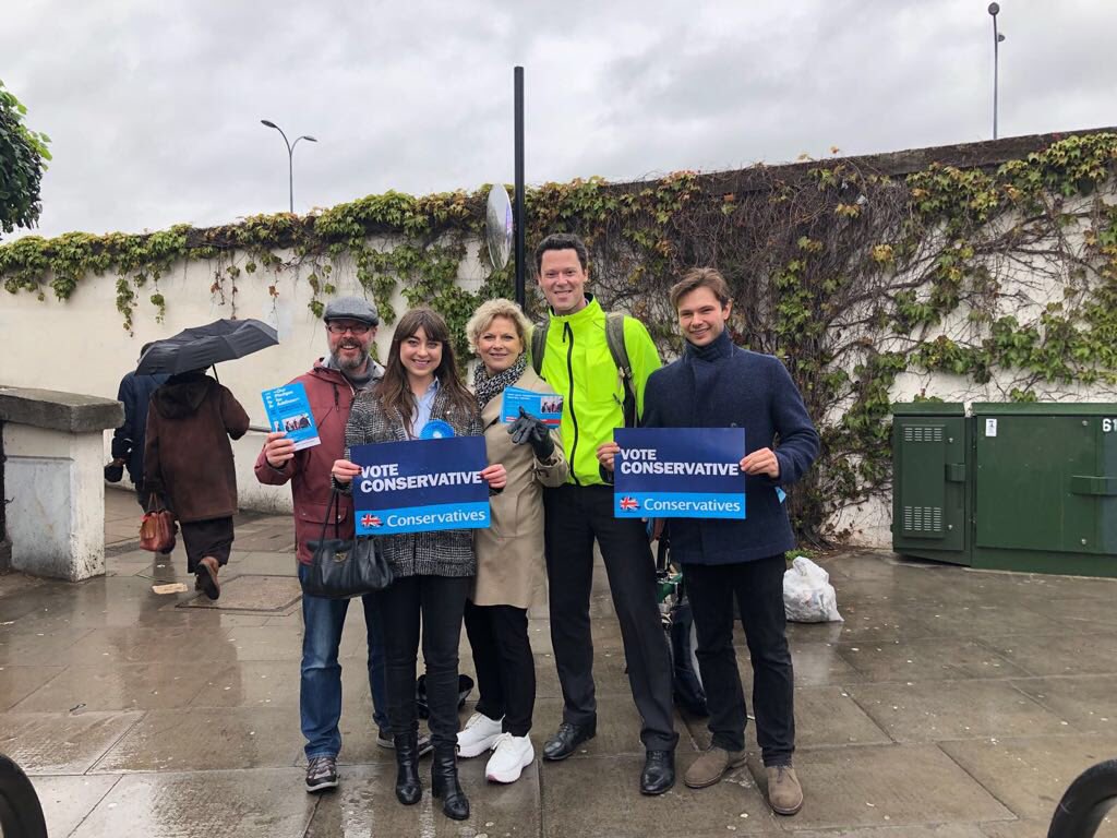 BrandonLewis's tweet photo. Great @Conservatives teams already out working hard ahead of polling tomorrow #conservativesdeliver #canyouseeyourself https://t.co/gNPBu9pdQj