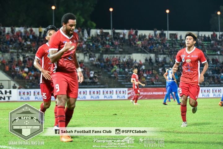 RuizElevenXI's tweet photo. R&amp;G EN #MALASYA🇲🇾

@my100plus🏆

•También en partido jugado hoy por el @sabahfamedia🇲🇾 de #9HéctorPitoRamos🇵🇷 sexto gol para él que aprovechaba un pase largo para rematar de cabeza ⚽️ y poner el definitivo 1-1 ante #JohorII🇲🇾.

🎥⚽️🔥https://t.co/b0C4Ksi59D https://t.co/BGTiJcg3z7