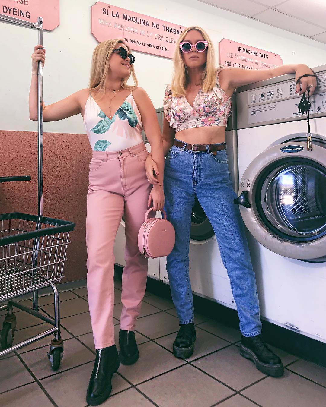 Dr. Denim on Twitter: "Double trouble! 💗 @oliviaandalice_ in Nora Mom jeans in Pink and Light Retro. Shop them here: https://t.co/KnVlAAWUYf" / Twitter
