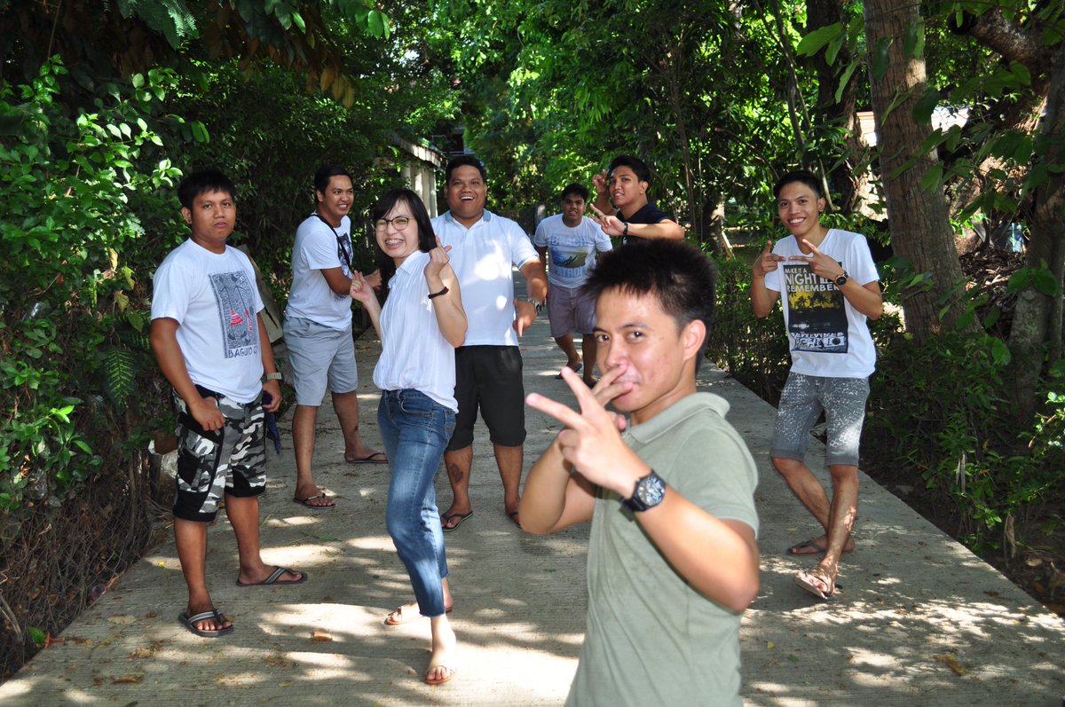 TitserDyeybe's tweet photo. with my most tavorite second cousins. πββ€ #theDelaCruz #reunion2018 #WeValueRelationship #HappyTogether https://t.co/sGmEQOEGwA