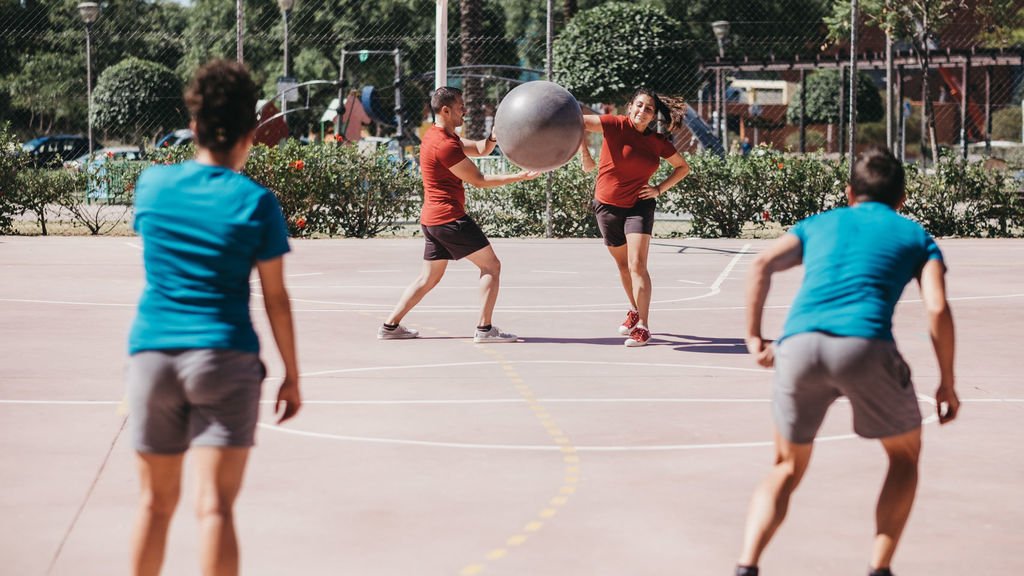 CuSanIsidoro's tweet photo. Una nueva disciplina de #Deporte que cada vez se extiende a más zonas, llega el #Baloncodo ¡Conócelo! 🏆 https://t.co/LYe3gKLgEa
#ActividadFísicayDeporte https://t.co/o8RISo3m5m