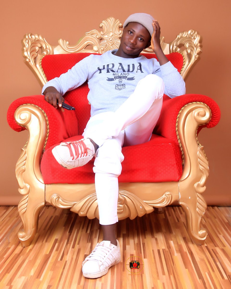 yankcoffical's tweet photo. #Happy_New_Month friends &amp; family.
             #OgaNaBoss...✌✌✌ https://t.co/SbeNCw8qov