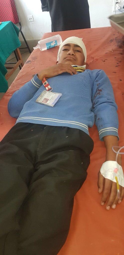 manakgupta's tweet photo. कायर-कुंठित पत्थरबाज़ों ने अब बच्चों की स्कूल बस को भी नहीं छोड़ा. ड��ब मरो चूल्लु भर पानी में https://t.co/3tzQpkZNAk