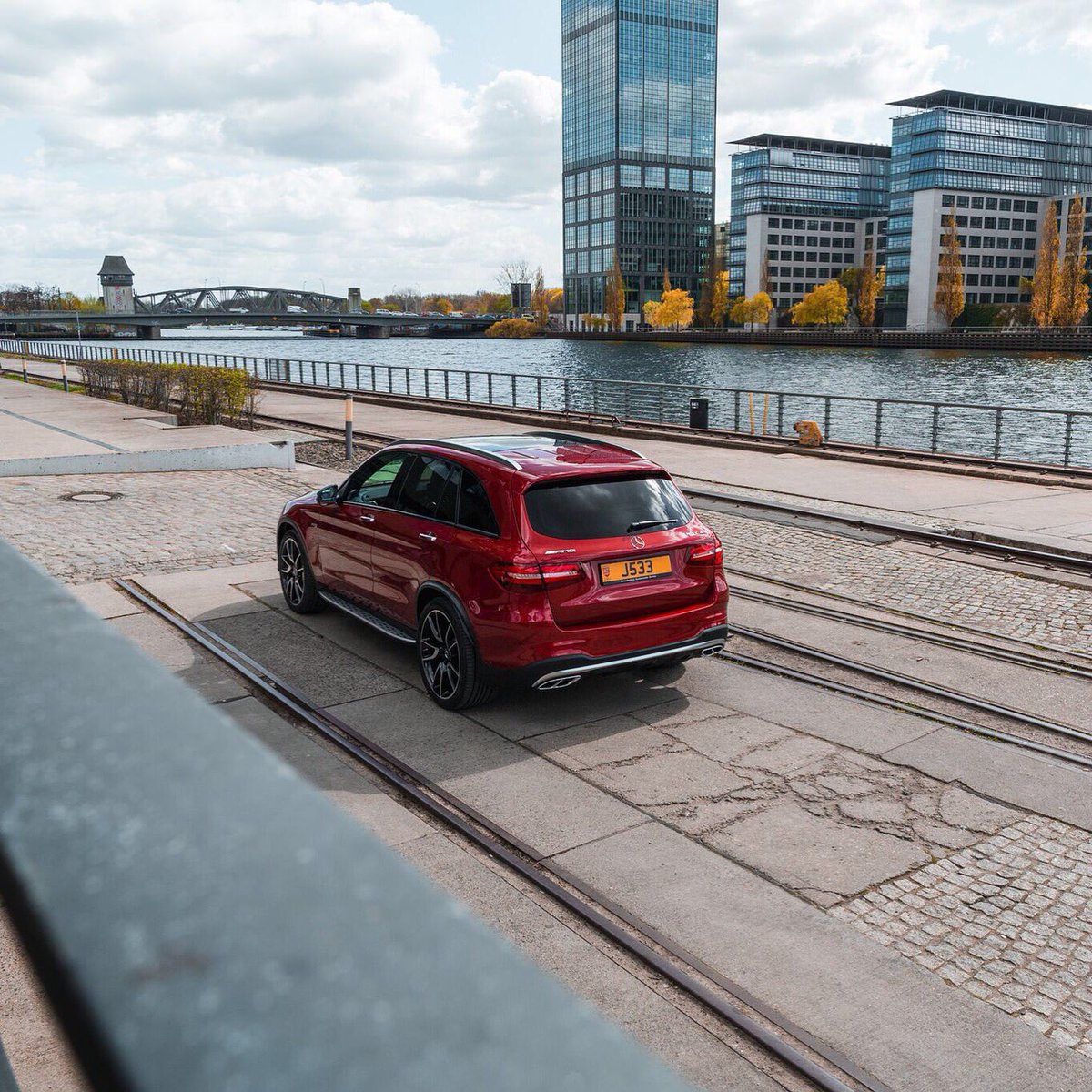 DavidDjt0311's tweet image. The perfect SUV for exploring the stunning city of Berlin - #amgrubyrocket GLC43 4matic Where will your @MercedesAMG take you in 2018 🤔 
@MercedesBenz @JacksonsJersey @MercedesBenzUK 
Photo 📸 @DavidDjt0311