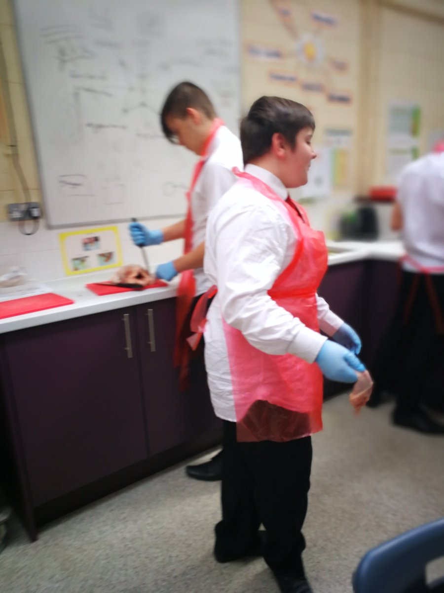 sandbachDTfood's tweet image. #chickendinner #portioning chickens! #alotoffun and #alotoflearning!
Well done year 9!