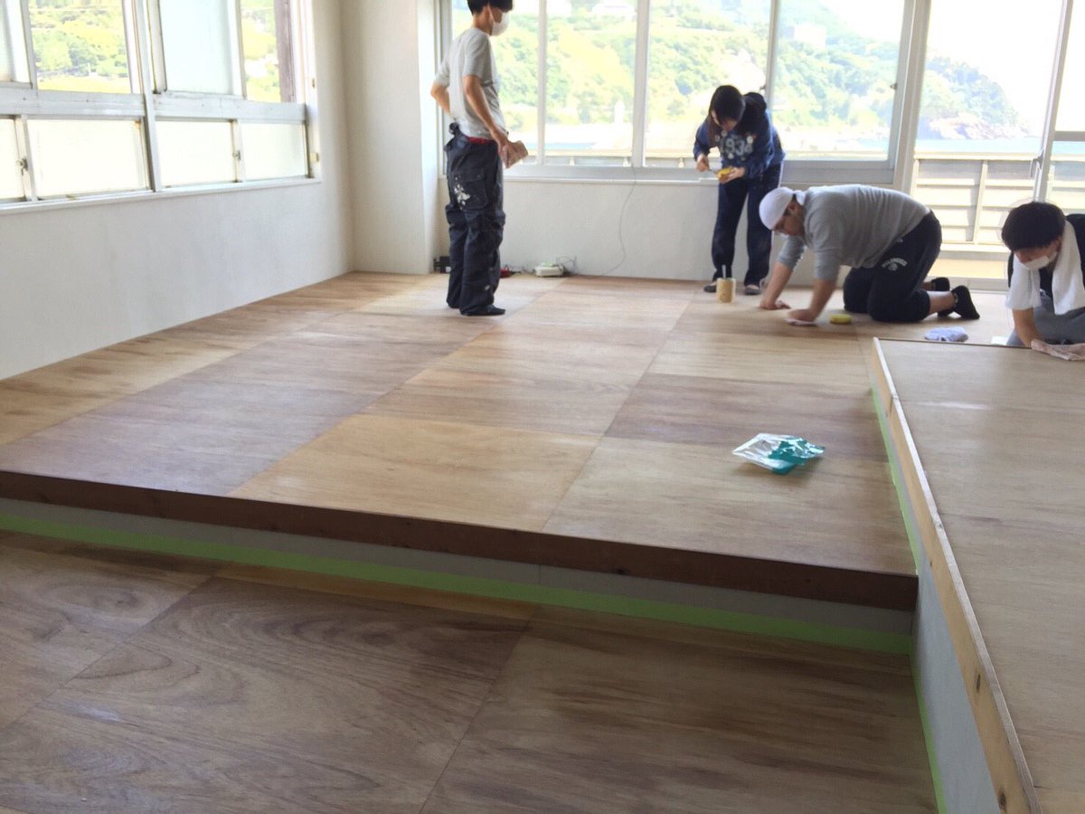 akiyapj's tweet photo. 【稲取設計室】4/27〜29にかけて施工訪問して来ました。今回の施工はペンキ塗りと小上がり部分のワックス掛けを行いました、どちらも綺麗な仕上がりとなり建物の魅力が増しました✨
今回から新メンバーも入ったので、これから新たな気持ちで取り組んで行きます💪 https://t.co/tdV5Dibkdo