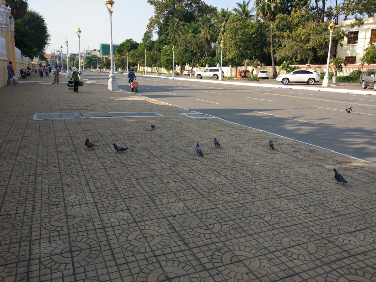 faisal_wc's tweet photo. In front of The Royal palace, Phnom Penh, Cambodia. https://t.co/Oz2prkZneG