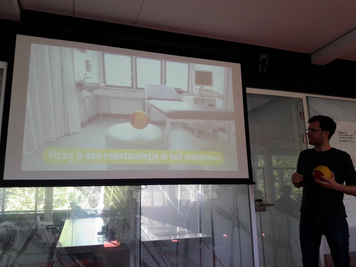 Boudewijn Boon presents Fizzy robotic hybrid ball. Ambiguity and imagination #smartobjects <a href="/lorentzcenter/">Lorentz Center</a>