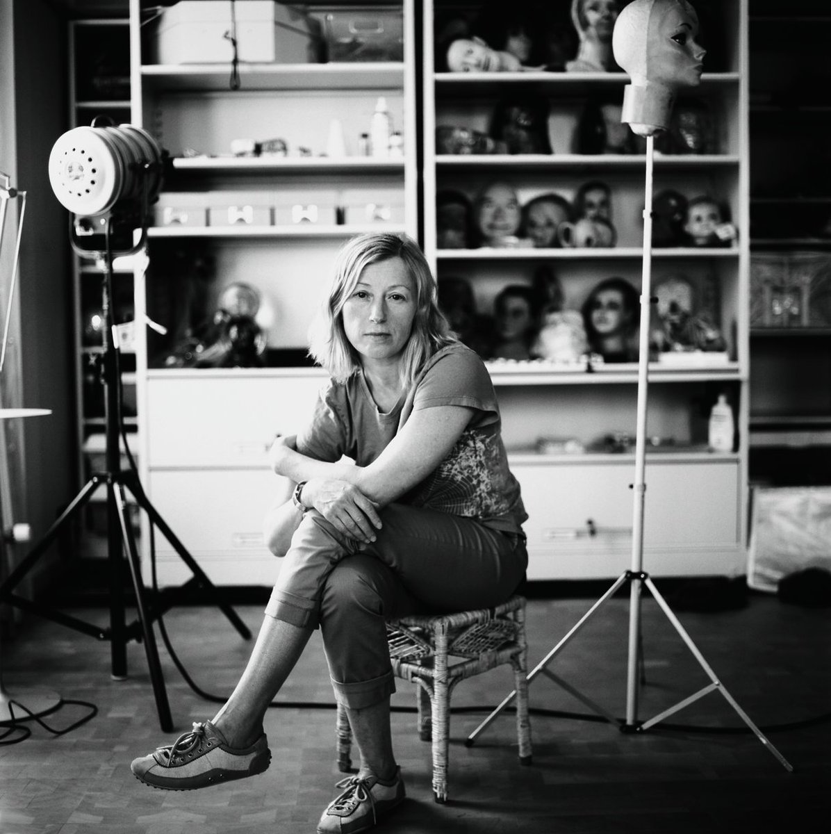 artribune's tweet photo. Foto del giorno: Cindy Sherman nel suo studio di New York, 2007... https://t.co/qK5nTuFbPk