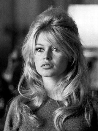 New blog post! 10 Iconic Throwback Celebrity Hair Styles 💇‍♀️

divapro.co.uk/blogs/blog/10-…