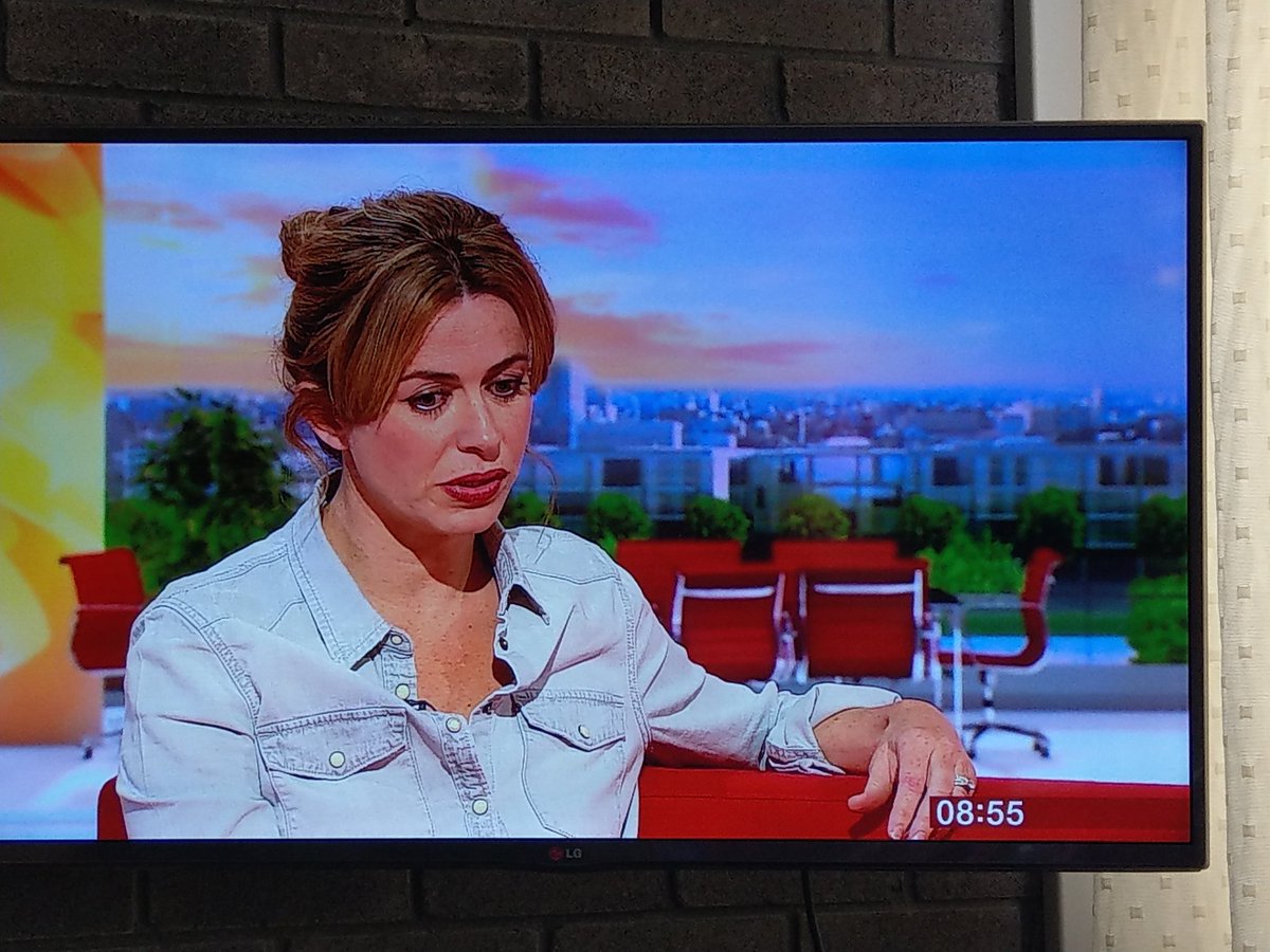 Ataxia_aware's tweet photo. @BBCWales @BBCBreakfast As seen with #YellowCoat #YellowMac
#Laugharne #Wales #Cymru
#KeepingFaith https://t.co/XCxvqnSacv