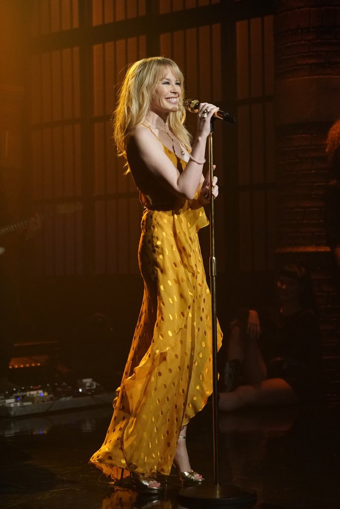 kylie_pix's tweet photo. #KylieMinogue on #LateNightwithSethMeyers 🎤👑💛 https://t.co/1FMdGkW2Y9