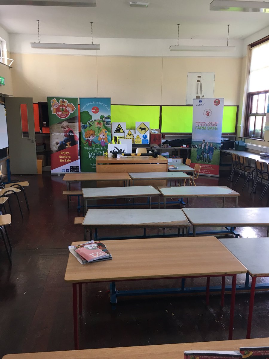 agrikid's tweet photo. The view from the back! In #Rampark national school this morning for a #farmsafety workshop! 184 new AgriKids will be recruited 🤗🤗🤗 #Louthchat @agrimammy - supported by @zurichireland https://t.co/ry1fS5sw3Y