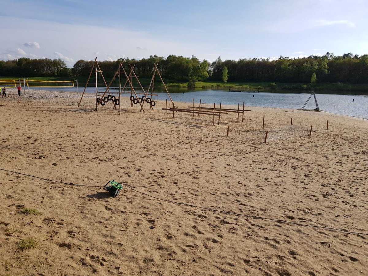 bfdrenthe's tweet photo. Ondertussen aan de Baggelhuizerplas... het begint steeds meer ergens op te lijken! Met veel respect voor alle vrijwilligers en medewerkers die in zon én regen druk zijn met de opbouw van #BFD18 #bevrijdingsdag https://t.co/jm2oMhr3By
