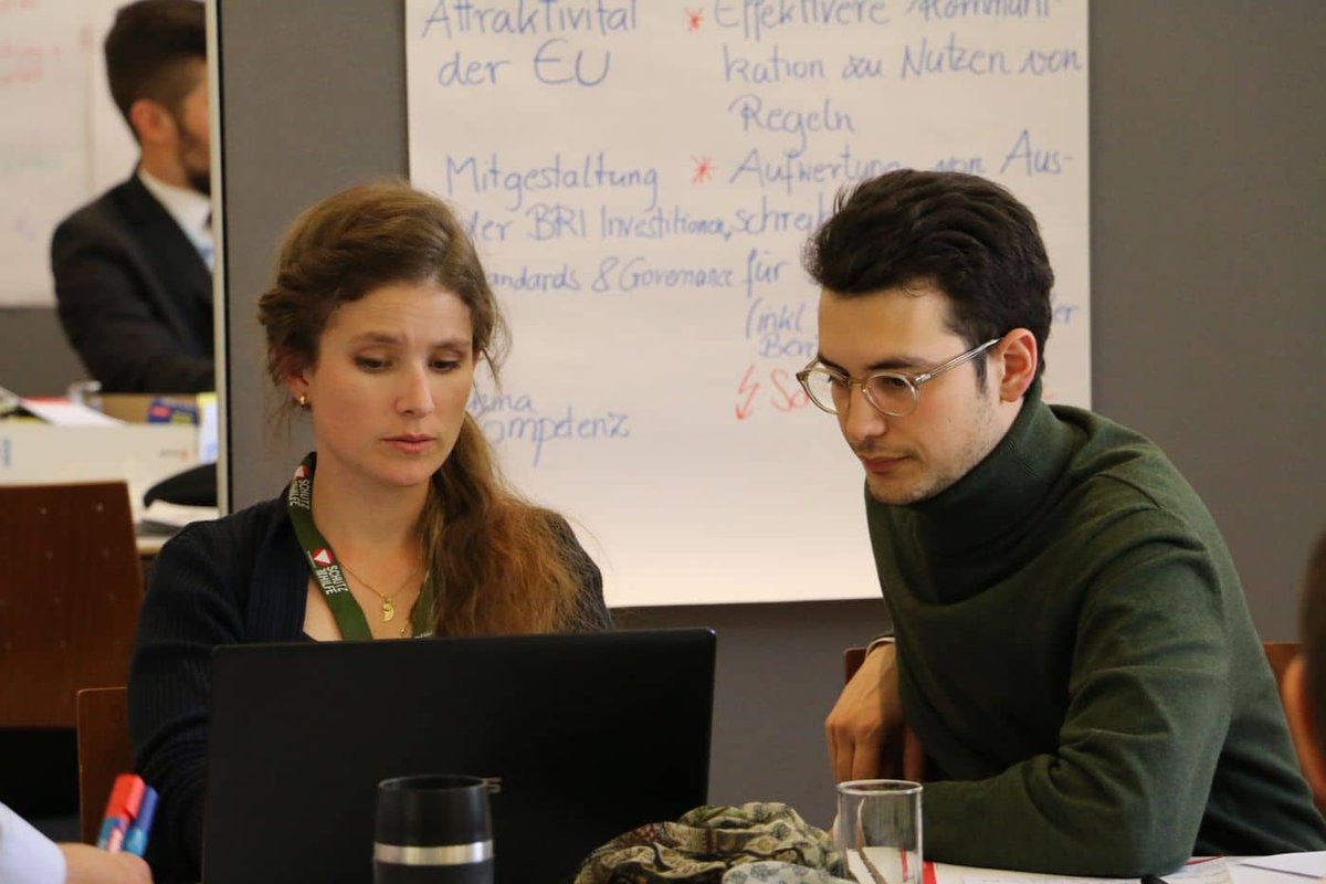 JuliaGruebler's tweet photo. Ich war Teil der Arbeitsgruppe zu #Chinas #BRI im Rahmen des Future Strategists Hub #FSH2018. Einige Handlungsempfehlungen für #Europa sind nun online: https://t.co/FJhH3z64MD https://t.co/YYc0eQVAwP
