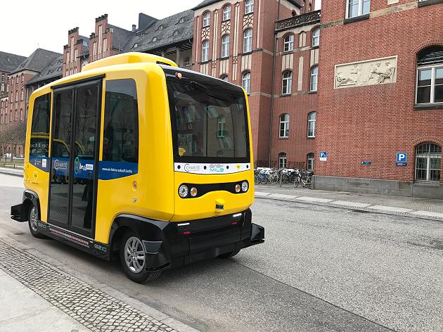 ColorfyDesign's tweet image. Yesterday, Berlin&apos;s public transport system @bvg unveiled a fleet of self-driving vehicles. Hopefully it won&apos;t be long until the little electric buses hit our hometown&apos;s roads and start bringing our Berlin team to work. 🚌 bit.ly/2IadZ4r (link in German)