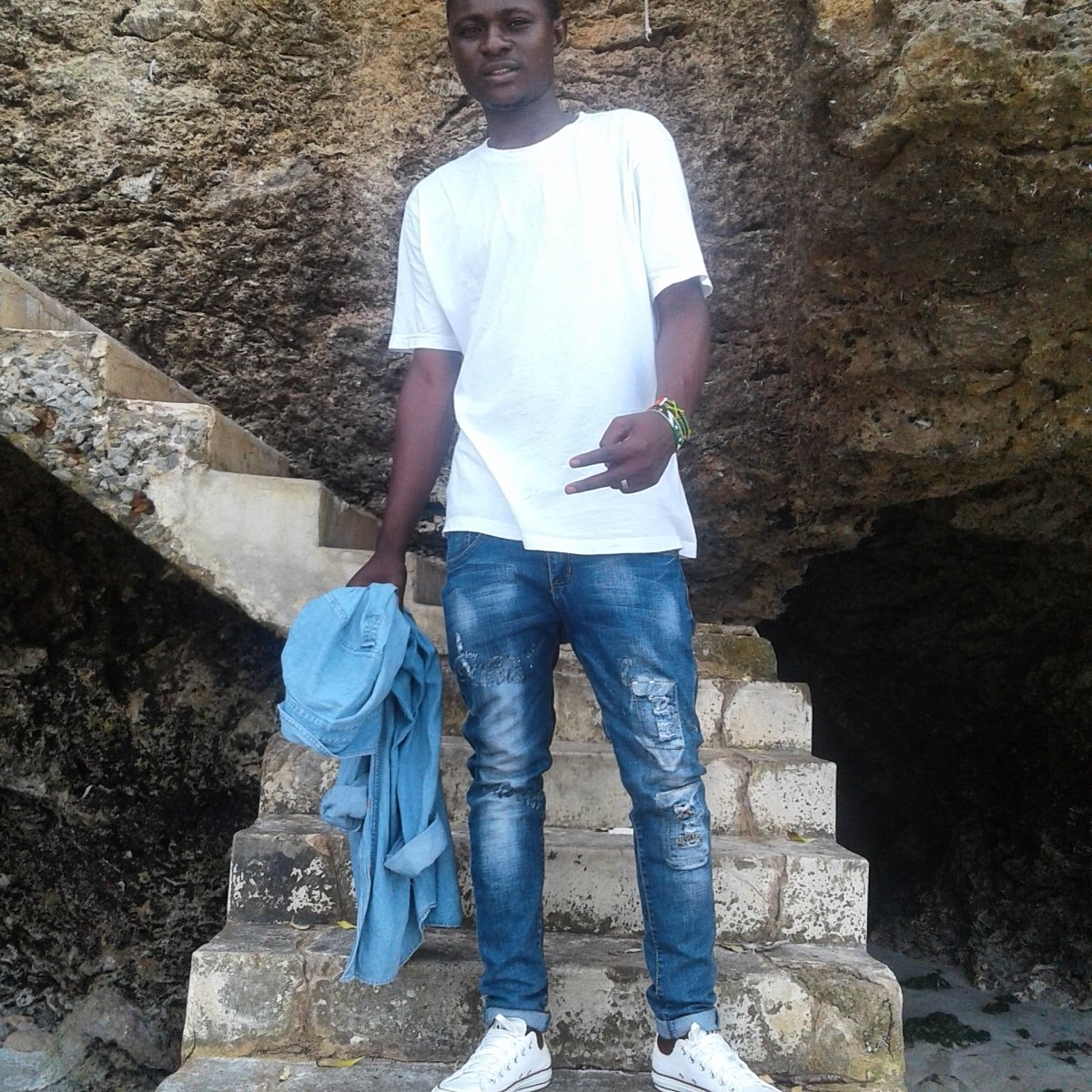 Wanatishika na mm sijui sababu ni nini ila wambieni mm sina kinyongo na mtu na cha kaisari kipawe kaisarii #sitakimyaa