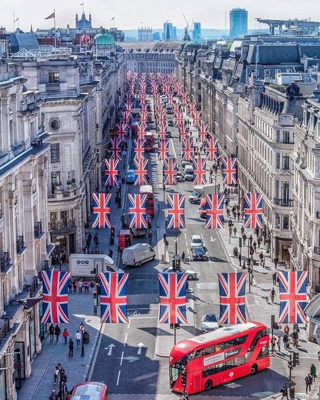Something tells us a Royal Wedding is coming to town... 👑🇬🇧

[📸 by <a href="/levanterman/">Levanterman</a>] #RoyalLondon