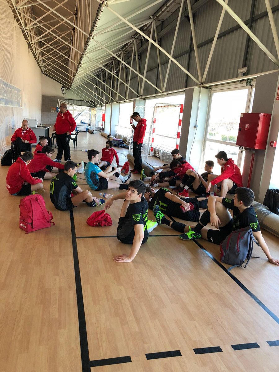 cvxativa's tweet photo. Los juveniles del @cvxativa ganan 3-0 a Hellín.Un equipo muy sólido no cede ni un set.Esta tarde jugarán contra la Universidad de Valladolid a las 16:30h. #aperells #CEJM2018 #orgullsetabensejuvenil #familyCASH #GEANCAR https://t.co/3SruqEULNY
