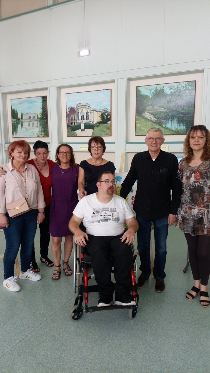 FondationSNCF's tweet photo. [#Lauréat] Félicitations à @AssoFCamusStQ pour son exposition de mosaïques, photos et peintures réalisées par des enfants porteurs d’un #handicap. Avec le soutien de Sébastien salarié @SNCF et de la Fondation SNCF. 👍 https://t.co/WubSgoSglR