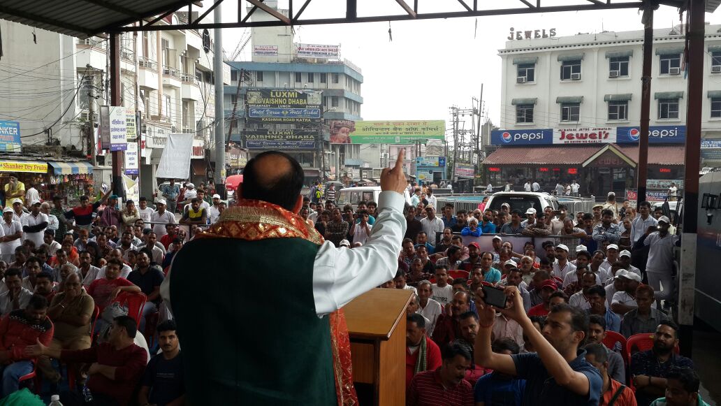 ajay_mlnanda's tweet photo. Addressed gathering in support of #Polythenefree Drive under #SwachhBharatAbhiyan #GramSwarajAbhiyan #SwachhBharatMission #CleanKatra at #Katra base camp of Mata Vaishno Devi in District #Reasi, J&amp;K today May 02, 2018. https://t.co/lo6QeSWQ1O