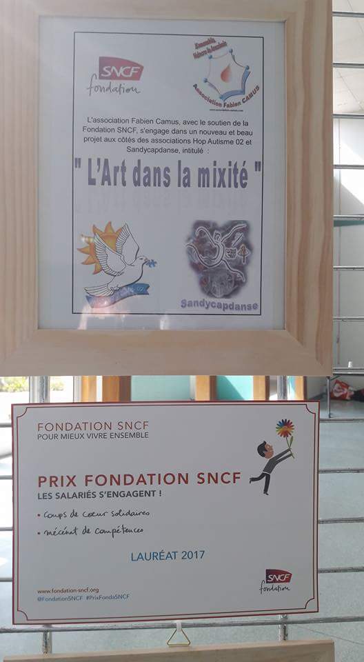 FondationSNCF's tweet photo. [#Lauréat] Félicitations à @AssoFCamusStQ pour son exposition de mosaïques, photos et peintures réalisées par des enfants porteurs d’un #handicap. Avec le soutien de Sébastien salarié @SNCF et de la Fondation SNCF. 👍 https://t.co/WubSgoSglR