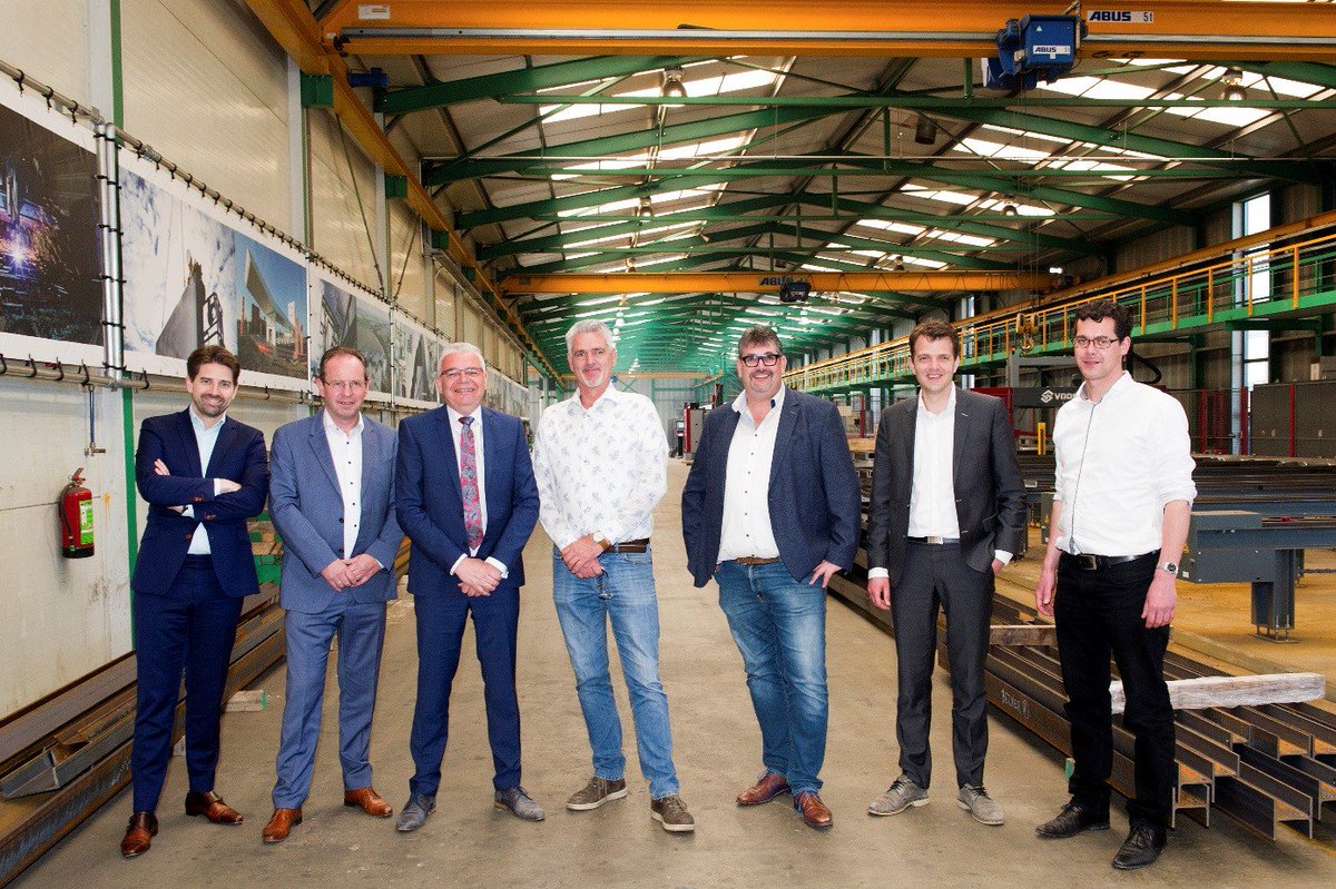 hallojoost's tweet photo. Bij Hanse Staalbouw in Nieuwerkerk werd er door een groep Zeeuwse
ondernemers op enthousiaste wijze van gedachten gewisseld met als aanknopingspunt
Renovatie in de utiliteitsbouw. Wil jij weten wat er is
besproken? Neem een kijkje op onze website. https://t.co/mWOXFfhSlK https://t.co/9Xi8Wdjzdw