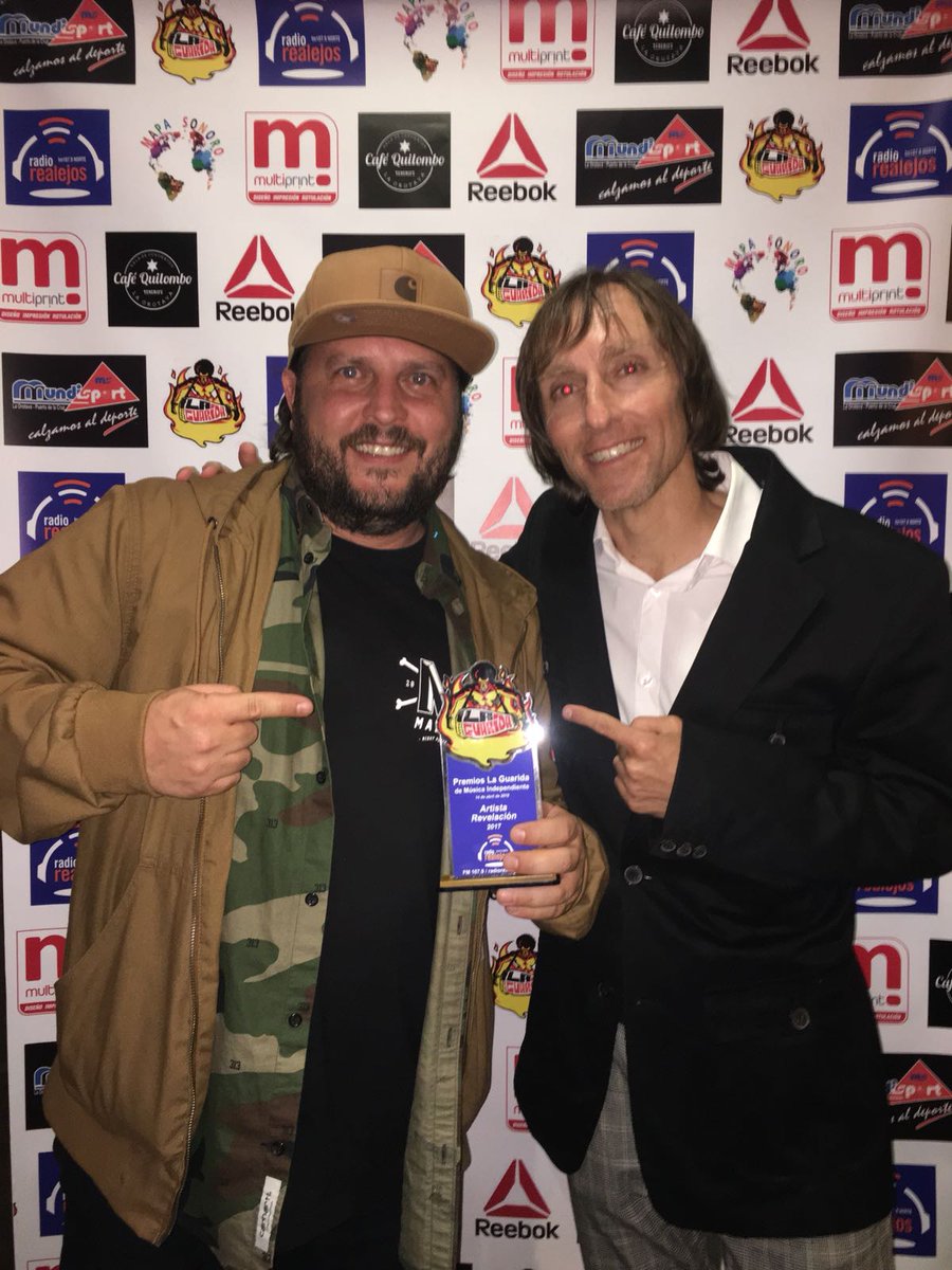 ¡¡HEMOS SIDO GALARDONADOS CON EL PREMIO A LA BANDA REVELACIÓN 2017!!! 
El 14 de abril tuvo lugar en la Sala Café Quilombo Tenerife, la Gala de Premios de Música Independiente 2018 que otorgaba Radio Realejos. Evento organizado por La Guarida Radio Show y Asc. Cultural Mapa Sonoro