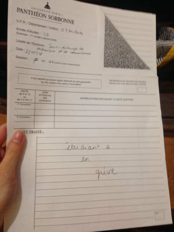 MobParis1's tweet photo. Partiel annulé par vote : 58 pour / 15 contre. Des CRS avec des Famas nous accueillent pour passer nos #partiels, des étudiants en garde à vue, des UFR qui annulent les examens, aucun dialogue entre la présidence et les profs : c'est pas des conditions pour passer des examens ! https://t.co/aD8LpB3LZL